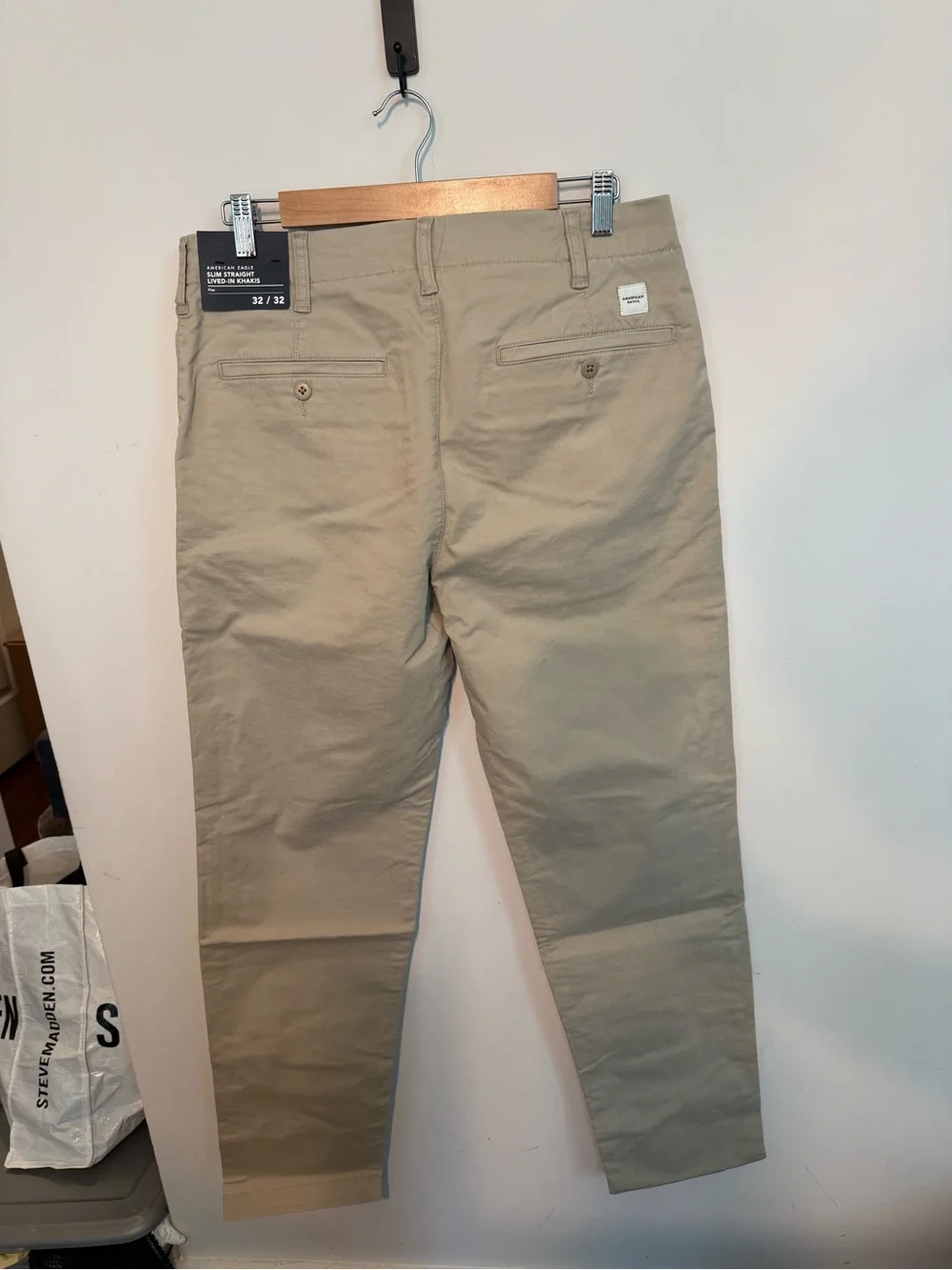 American Eagle Slim Straight Lived-In Khakis 32/32
